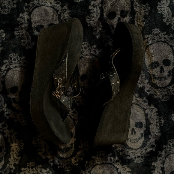 Guess Shoes - Picture 3 of 4